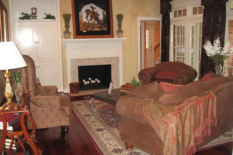 Home Plan - Interior - Family Room for Classical House Plan #137-315 - 4 bed, 3.5 bath