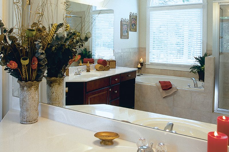 House Blueprint - Interior - Master Bathroom for Traditional House Plan #927-874 - 4 bed, 3 bath