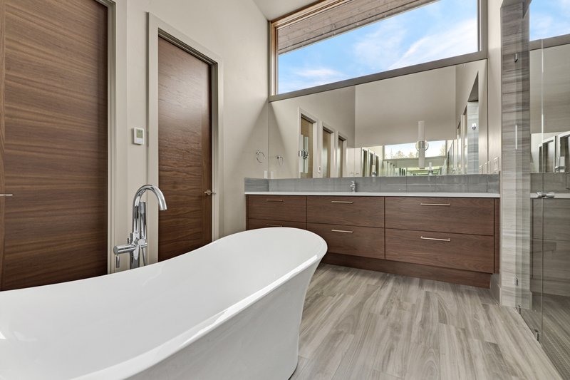 House Blueprint - Interior - Master Bathroom for Modern House Plan #892-36 - 4 bed, 3.5 bath