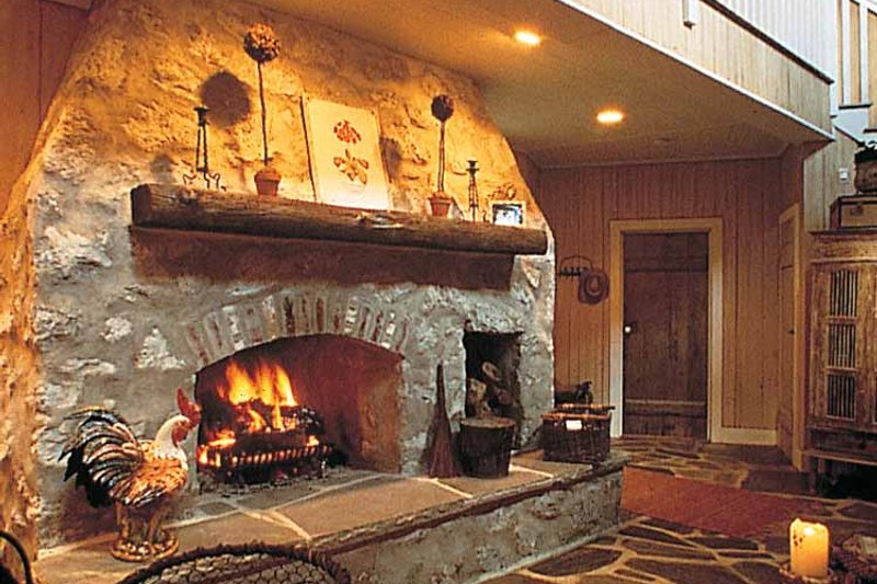 Home Plan - Interior - Family Room for Country House Plan #453-153 - 6 bed, 7 bath