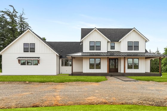 Exterior - Front Elevation for Farmhouse House Plan #1070-194 - 3 bed, 3.5 bath