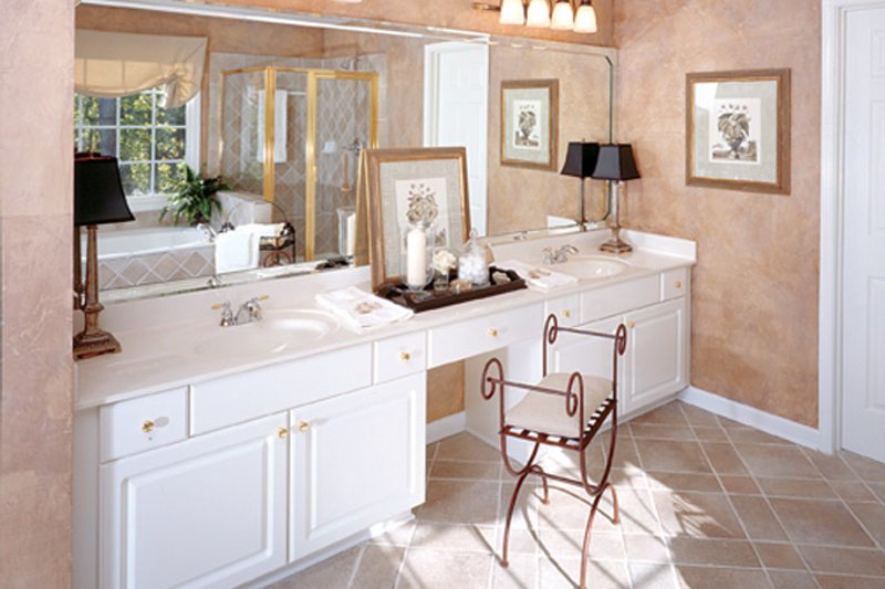 Home Plan - Interior - Master Bathroom for Traditional House Plan #927-598 - 4 bed, 3.5 bath