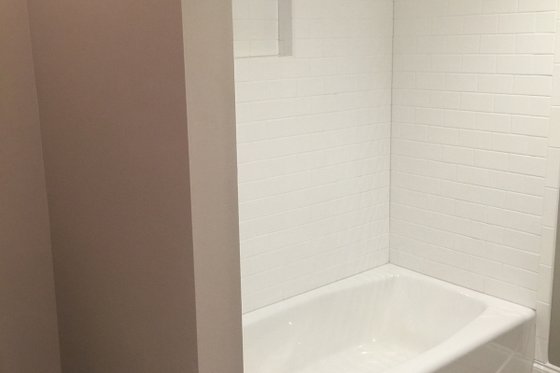 Interior - Bathroom 1 for Craftsman House Plan #437-64 - 4 bed, 4 bath