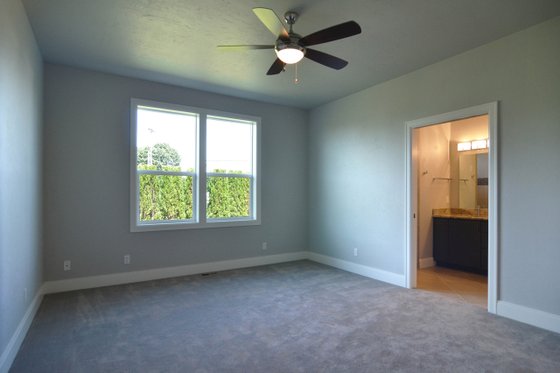 Interior - Master Bathroom for Prairie House Plan #124-1065 - 3 bed, 2 bath