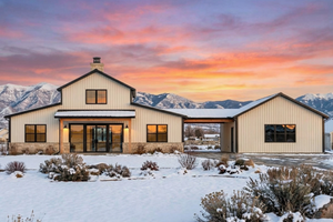 Barndominium Exterior - Front Elevation Plan #1096-79