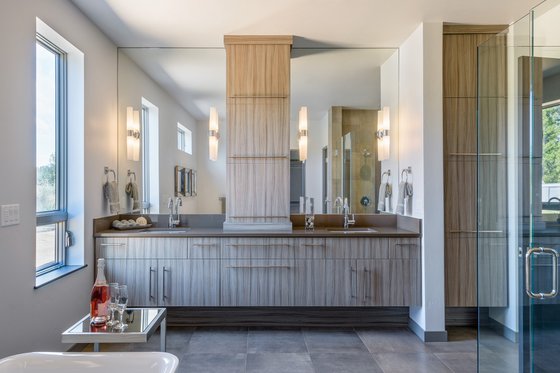 Interior - Master Bathroom for Contemporary House Plan #892-15 - 3 bed, 3.5 bath