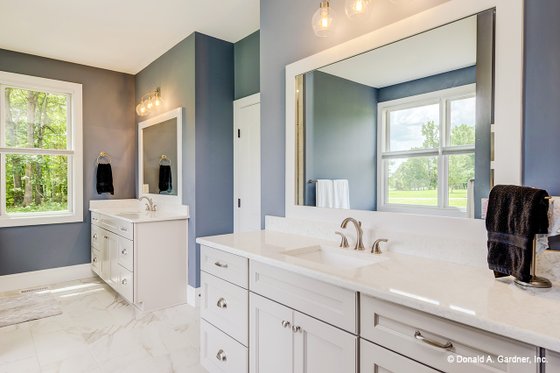 Interior - Master Bathroom for Craftsman House Plan #929-7 - 4 bed, 3 bath