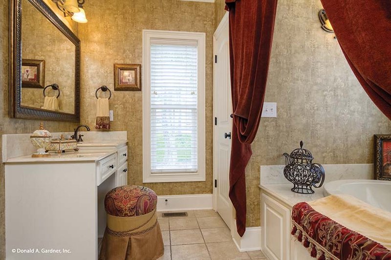 Home Plan - Interior - Master Bathroom for European House Plan #929-34 - 3 bed, 2.5 bath