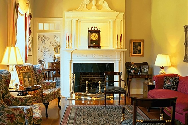 Dream House Plan - Interior - Family Room 1 for Southern House Plan #137-116 - 4 bed, 3.5 bath