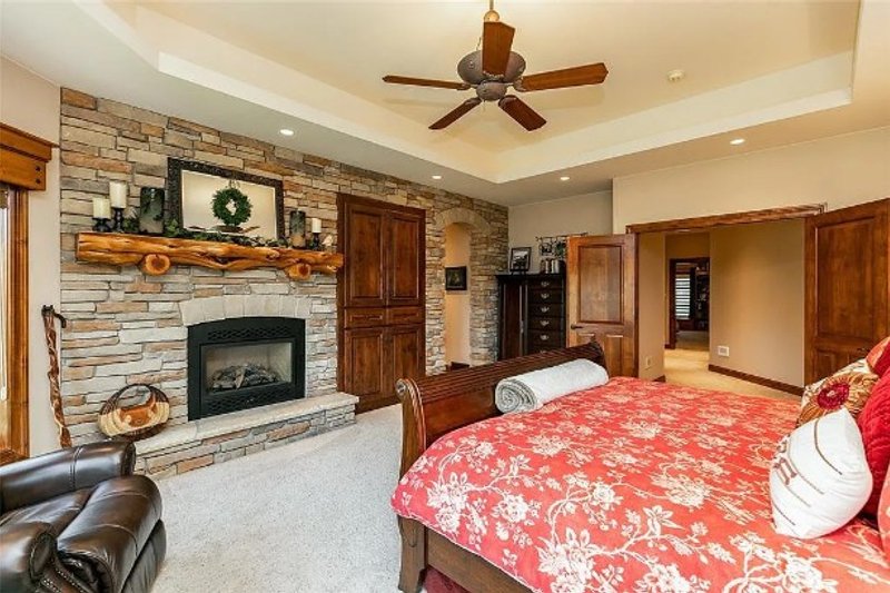 Home Plan - Interior - Master Bedroom for Cottage House Plan #70-1553 - 5 bed, 4.5 bath