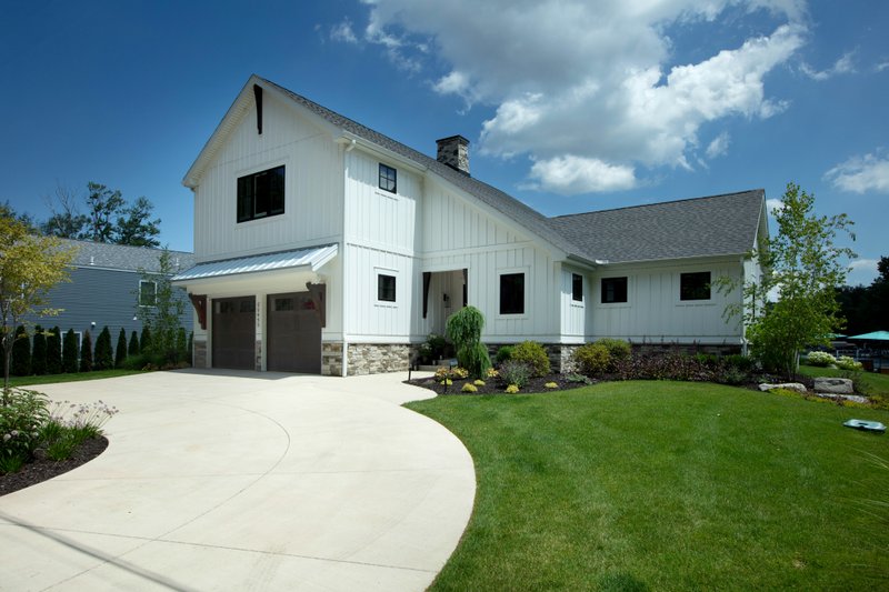 House Design - Exterior - Front Elevation for Farmhouse House Plan #928-388 - 4 bed, 4.5 bath