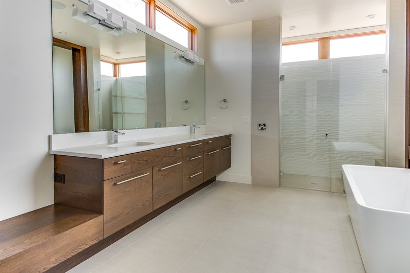 House Blueprint - Interior - Master Bathroom for Modern House Plan #892-37 - 3 bed, 3.5 bath