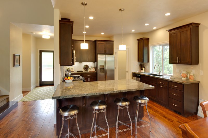 Dream House Plan - Interior - Kitchen 1 for Traditional House Plan #124-921 - 3 bed, 2.5 bath