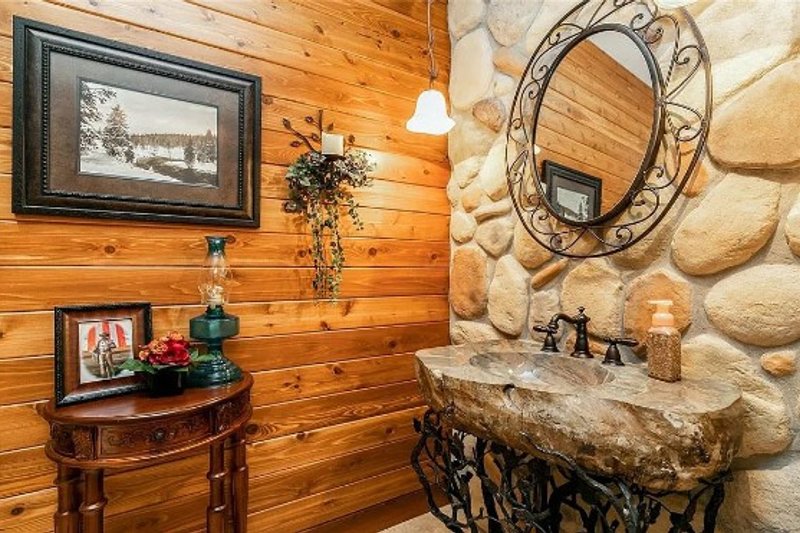 Home Plan - Interior - Bathroom for Cottage House Plan #70-1553 - 5 bed, 4.5 bath