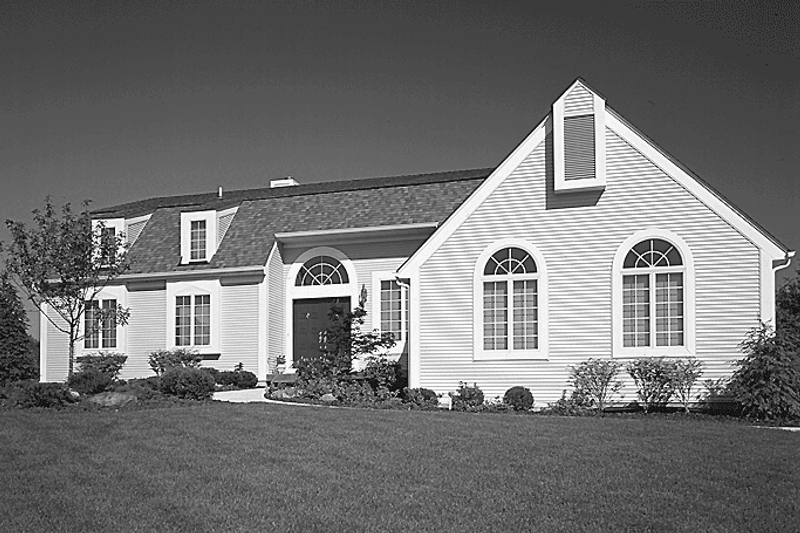 Dream House Plan - Traditional Exterior - Front Elevation Plan #72-765