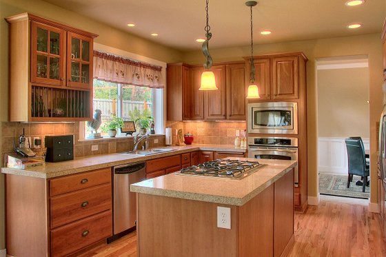 Interior - Kitchen for Craftsman House Plan #132-121 - 4 bed, 2.5 bath