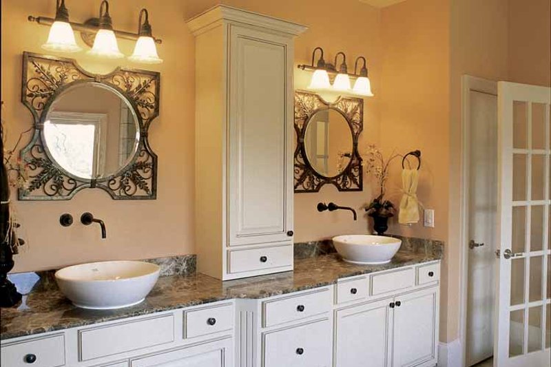 House Blueprint - Interior - Master Bathroom 2 for Country House Plan #927-854 - 4 bed, 3.5 bath