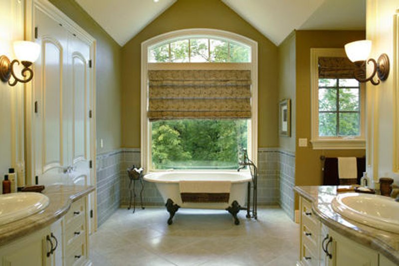 Home Plan - Interior - Master Bathroom for European House Plan #48-430 - 3 bed, 2.5 bath