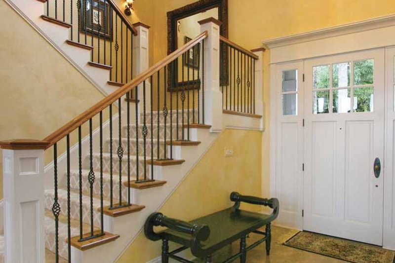 Home Plan - Interior - Entry for Craftsman House Plan #132-485 - 4 bed, 4.5 bath
