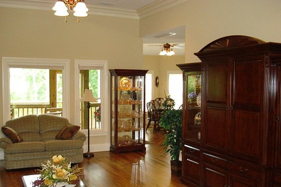 Traditional style home, great room photo