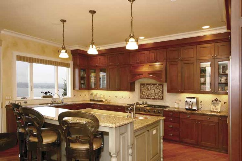 Home Plan - Interior - Kitchen for Craftsman House Plan #132-485 - 4 bed, 4.5 bath