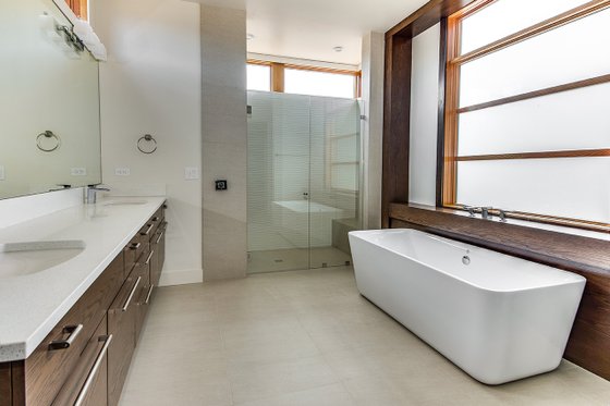 Interior - Master Bathroom 1 for Contemporary House Plan #892-22 - 3 bed, 3.5 bath