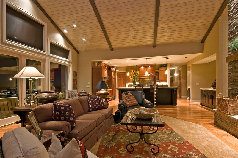 Home Plan - Interior - Family Room 2 for Craftsman House Plan #124-753 - 3 bed, 3.5 bath