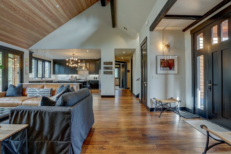 House Blueprint - Interior - Family Room 4 for Craftsman House Plan #892-38 - 4 bed, 5 bath