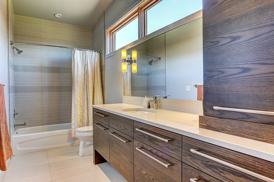 Interior - Bathroom for Modern House Plan #892-12 - 3 bed, 3.5 bath