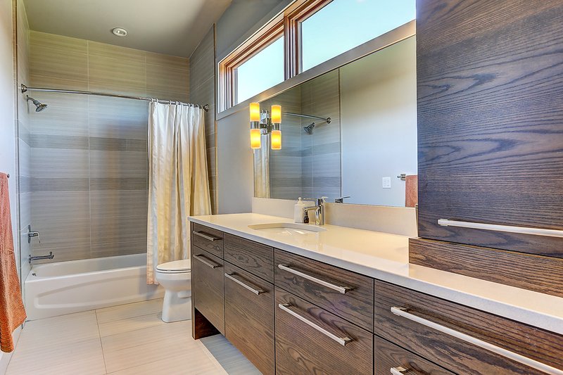 Dream House Plan - Interior - Bathroom for Modern House Plan #892-12 - 3 bed, 3.5 bath