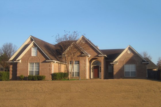 2200 square foot traditional home