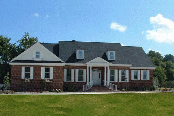 Front view - 2700 square foot Southern home