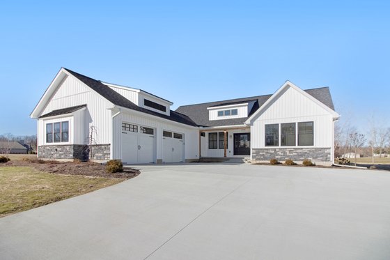 House Plan Design - Exterior - Front Elevation for Farmhouse House Plan #928-303 - 4 bed, 3.5 bath