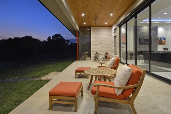 Exterior - Covered Porch for Contemporary House Plan #935-18 - 4 bed, 4 bath