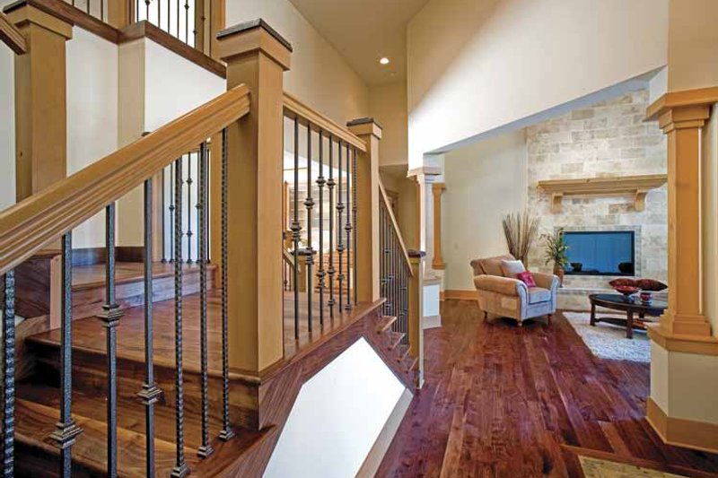 House Plan Design - Interior - Family Room 1 for Contemporary House Plan #951-2 - 4 bed, 4 bath