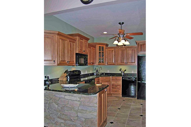 Home Plan - Interior - Kitchen for Craftsman House Plan #314-283 - 3 bed, 3.5 bath