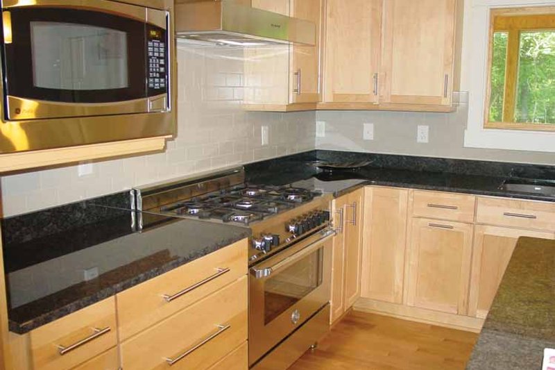 Dream House Plan - Interior - Kitchen 2 for Ranch House Plan #939-8 - 3 bed, 2.5 bath
