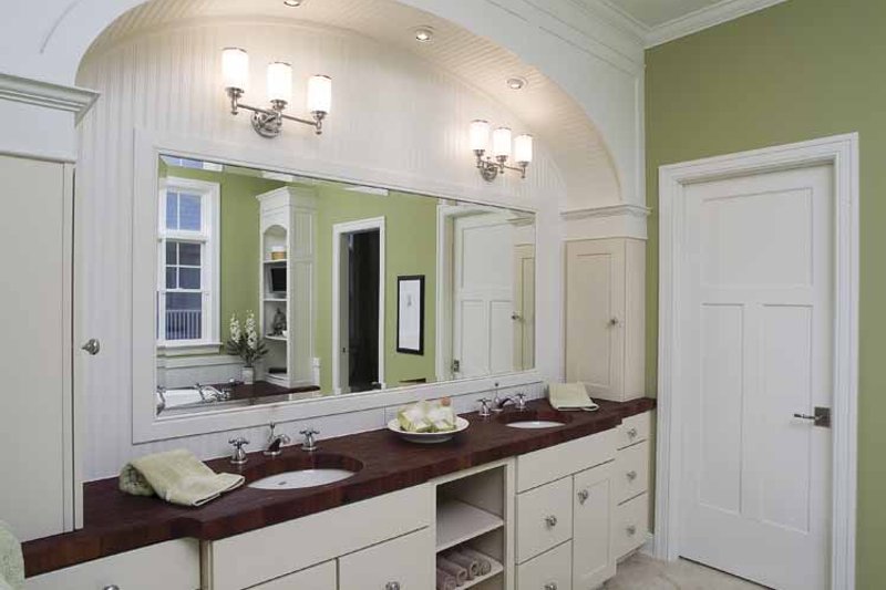 Home Plan - Interior - Bathroom for Colonial House Plan #928-74 - 4 bed, 4 bath