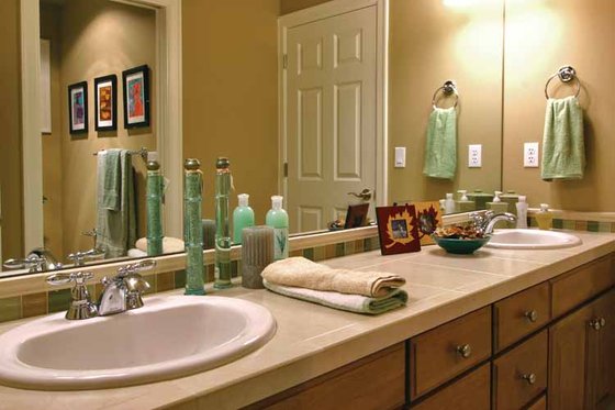 Interior - Bathroom for Craftsman House Plan #132-241 - 4 bed, 3.5 bath