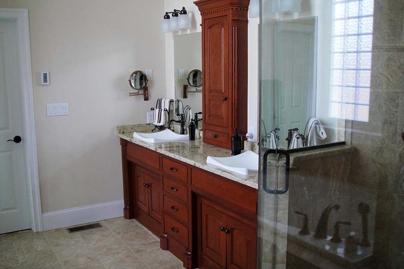 Home Plan - Interior - Master Bathroom for Country House Plan #927-642 - 4 bed, 3.5 bath