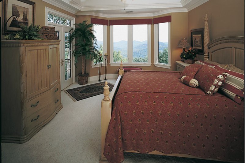 Home Plan - Interior - Master Bedroom for Country House Plan #929-494 - 3 bed, 3.5 bath