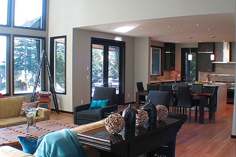 Dream House Plan - Interior - Family Room 1 for Contemporary House Plan #132-563 - 3 bed, 3 bath