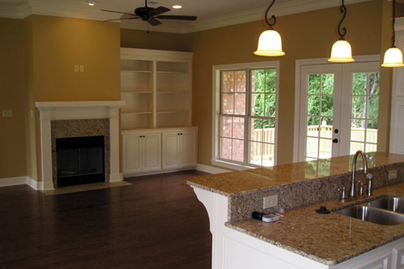 Dream House Plan - Interior - Family Room 3 for European House Plan #430-52 - 3 bed, 2 bath