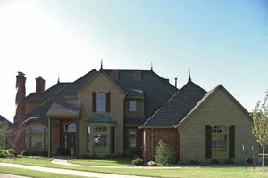 House Design - Exterior - Front Elevation for European House Plan #310-1126 - 4 bed, 3.5 bath