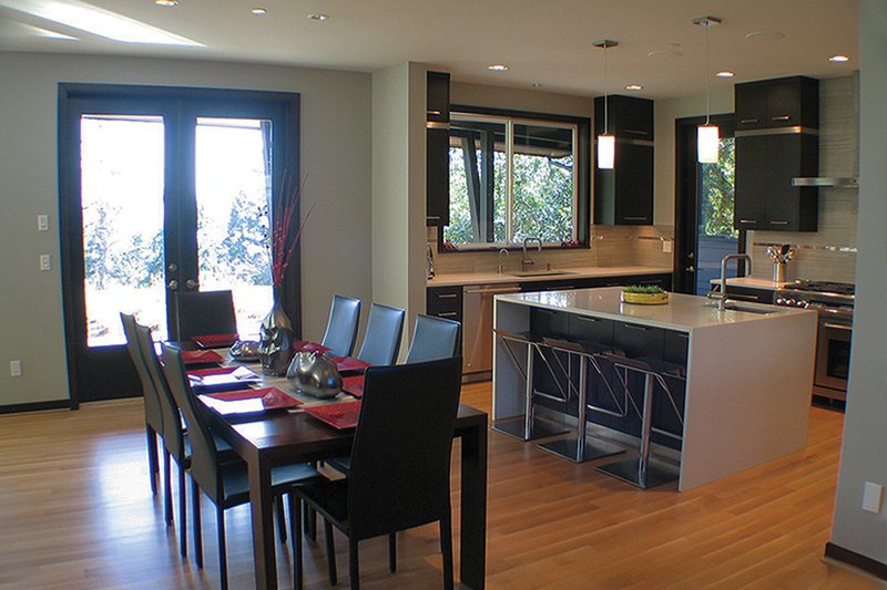 Dream House Plan - Interior - Dining Room 1 for Contemporary House Plan #132-563 - 3 bed, 3 bath