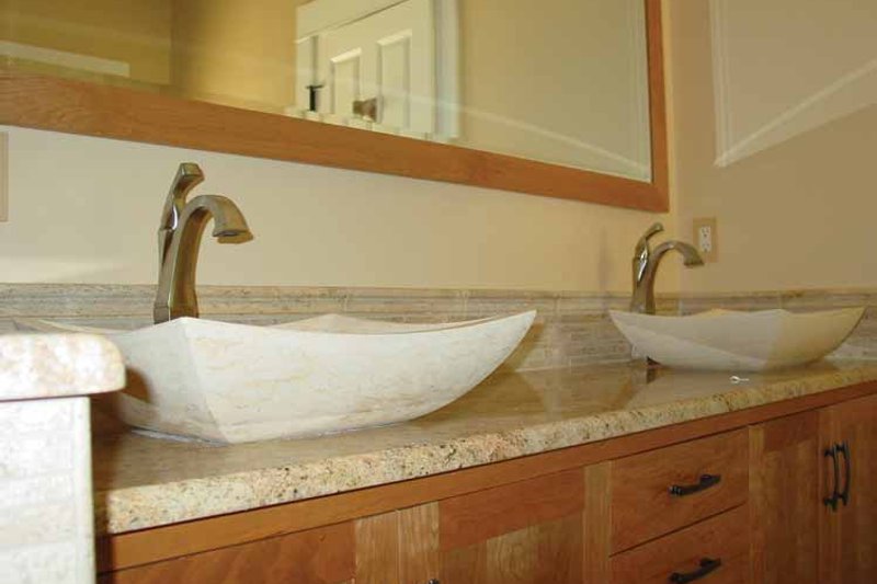Dream House Plan - Interior - Master Bathroom 1 for Craftsman House Plan #939-12 - 4 bed, 3.5 bath