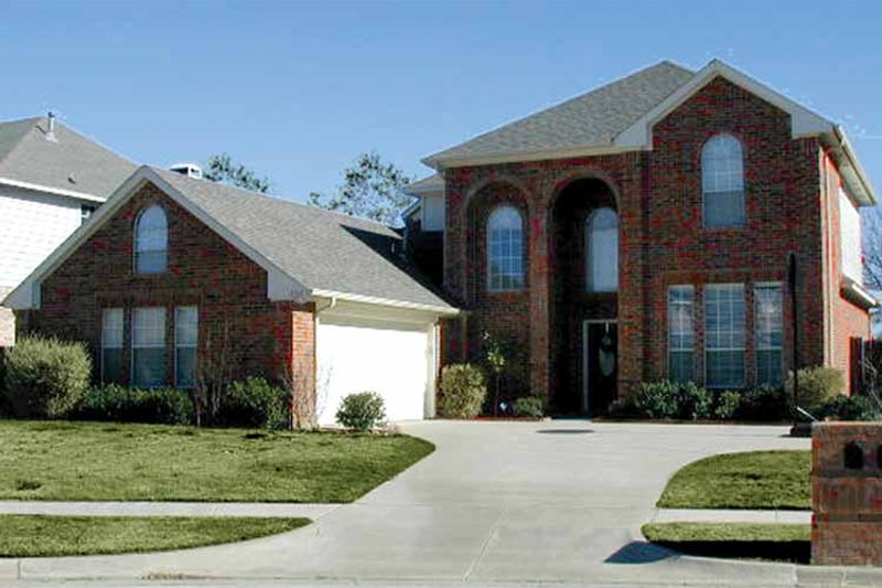 Home Plan - Traditional Exterior - Front Elevation Plan #84-702