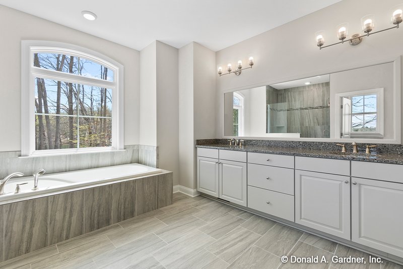 Home Plan - Interior - Master Bathroom for Country House Plan #929-818 - 4 bed, 4 bath