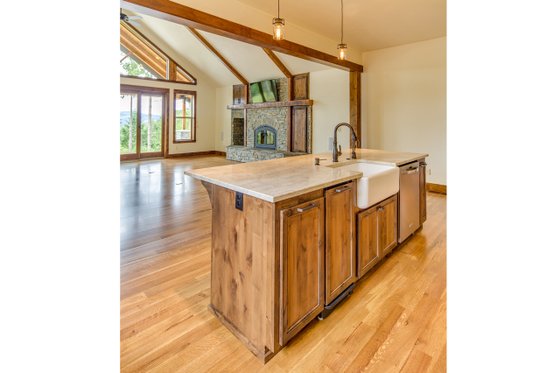 Interior - Kitchen for Craftsman House Plan #124-988 - 3 bed, 2.5 bath