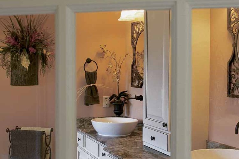House Blueprint - Interior - Master Bathroom for Country House Plan #927-854 - 4 bed, 3.5 bath